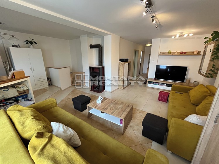 Prodej rodinného domu 234 m², pozemek 559 m² - foto 4