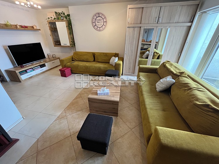 Prodej rodinného domu 234 m², pozemek 559 m² - foto 3