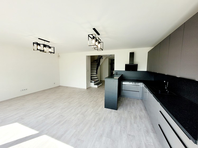 Prodej rodinného domu 172 m², pozemek 347 m² - foto 2