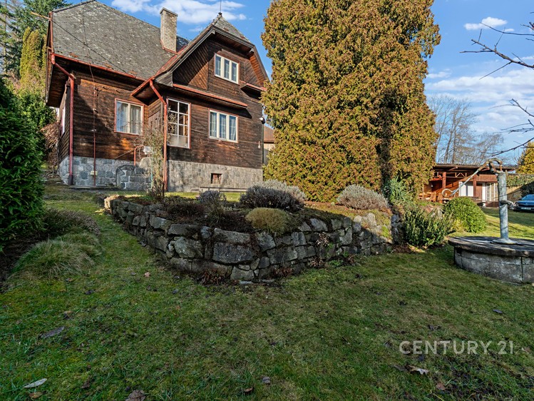 Prodej rodinného domu 182 m², pozemek 1 250 m² - foto 1