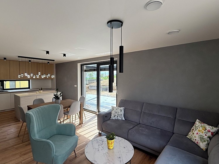 Prodej rodinného domu 184 m², pozemek 802 m² - foto 4