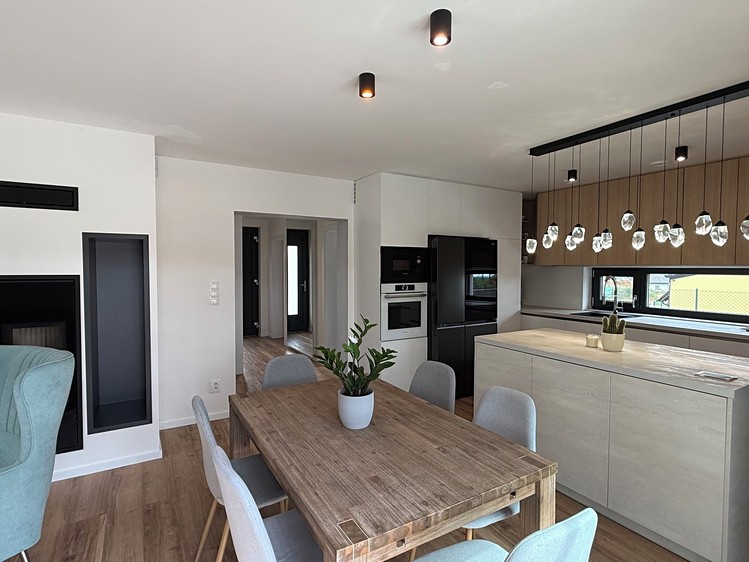 Prodej rodinného domu 184 m², pozemek 802 m² - foto 3