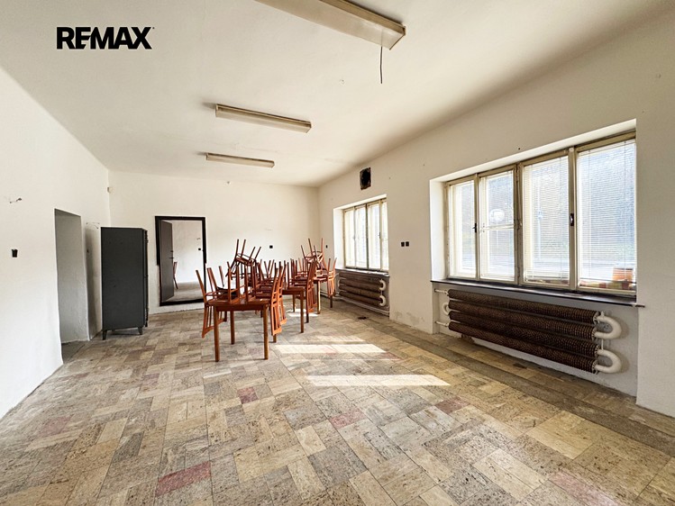 Prodej vícegeneračního domu 457 m², pozemek 484 m² - foto 7