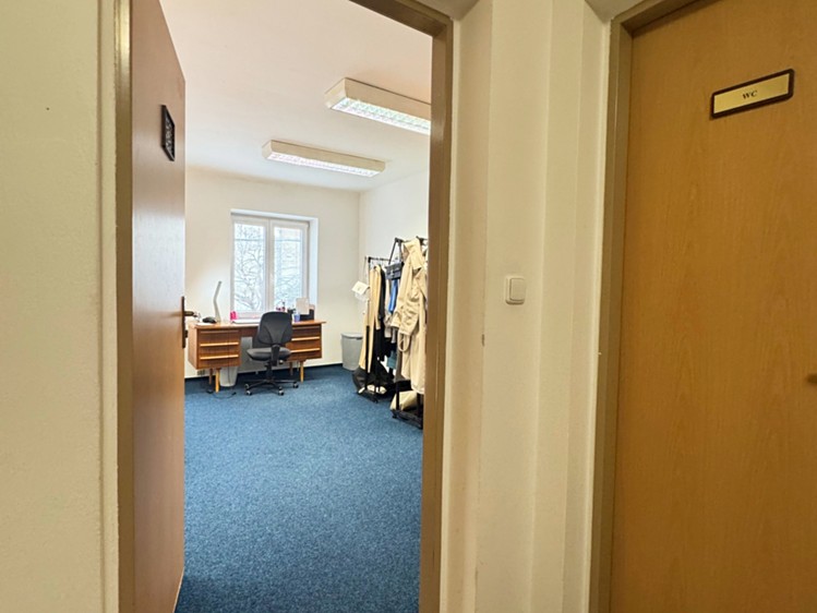 Prodej rodinného domu 331 m², pozemek 211 m² - foto 5