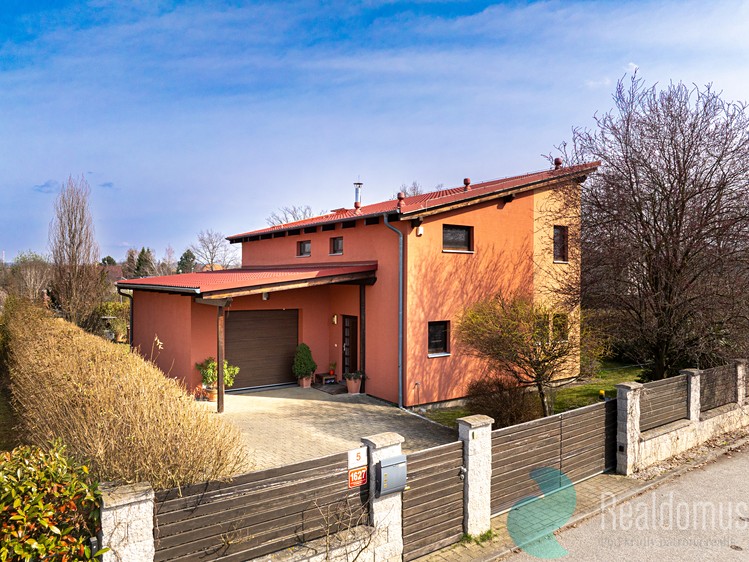 Prodej rodinného domu 146 m², pozemek 702 m² - foto 2