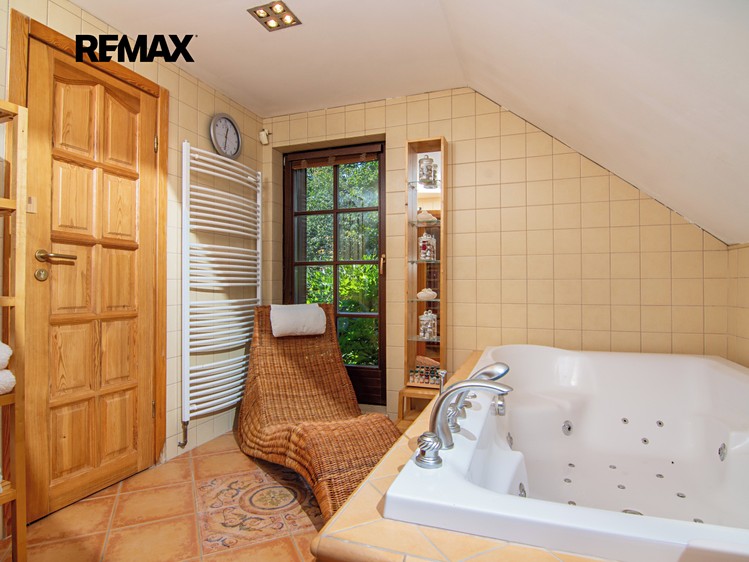 Prodej rodinného domu 156 m², pozemek 950 m² - foto 7