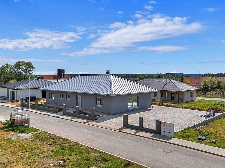 Prodej rodinného domu 200 m², pozemek 841 m² - foto 1