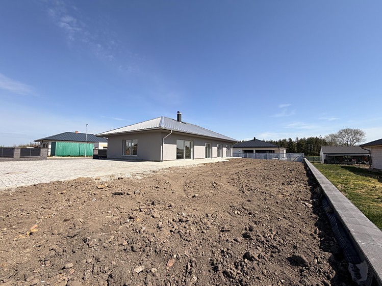 Prodej rodinného domu 200 m², pozemek 841 m² - foto 2