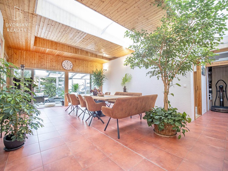 Prodej  rodinného domu 236 m², pozemek 678 m² - foto 4