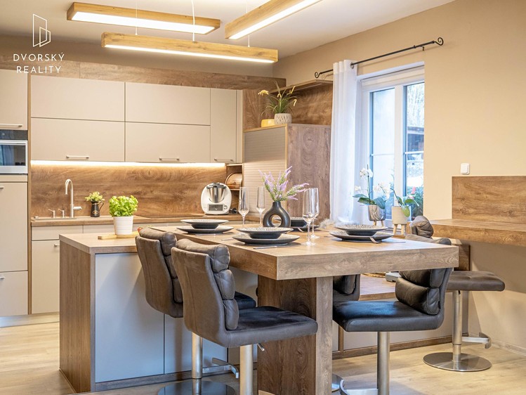 Prodej  rodinného domu 236 m², pozemek 678 m² - foto 8