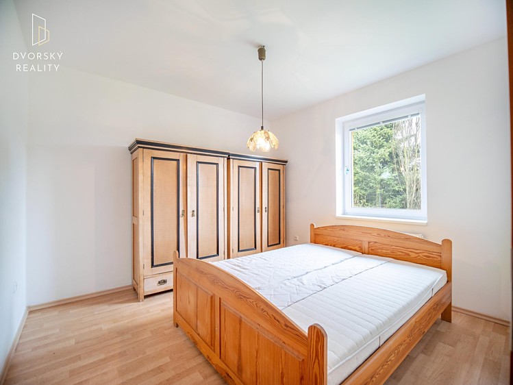 Prodej rodinného domu 197 m², pozemek 704 m² - foto 7