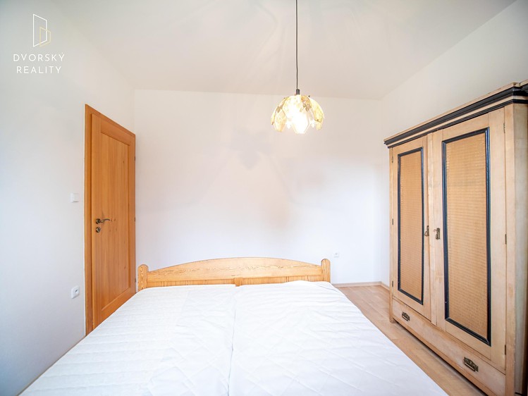 Prodej rodinného domu 197 m², pozemek 704 m² - foto 8