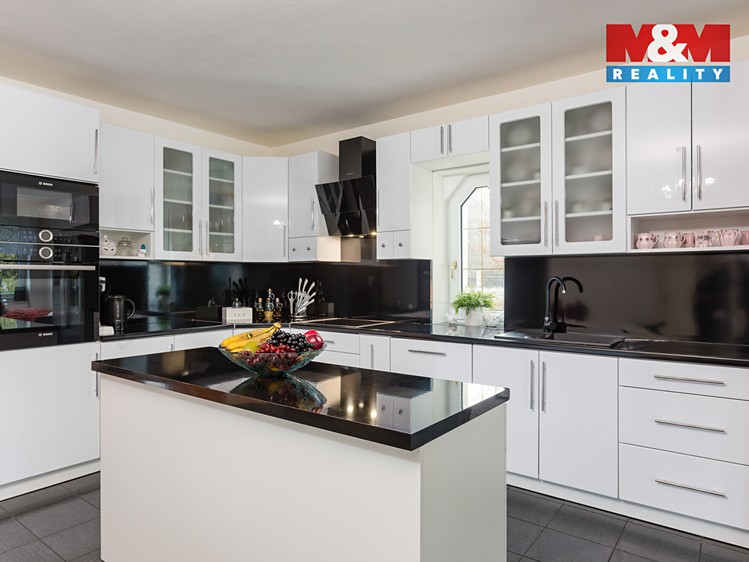 Prodej rodinného domu 350 m², pozemek 2 588 m² - foto 4