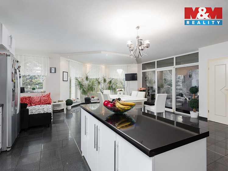 Prodej rodinného domu 350 m², pozemek 2 588 m² - foto 2