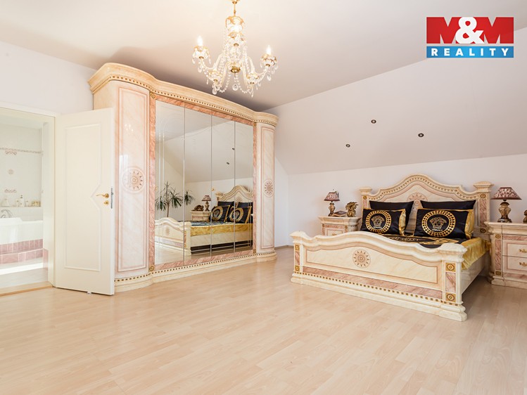 Prodej rodinného domu 350 m², pozemek 2 588 m² - foto 8