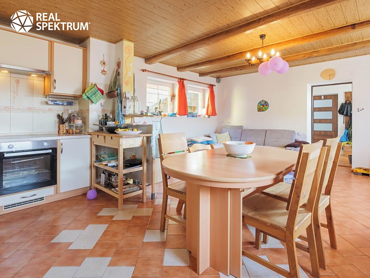 Prodej  vícegeneračního domu 175 m², pozemek 596 m² - foto 8