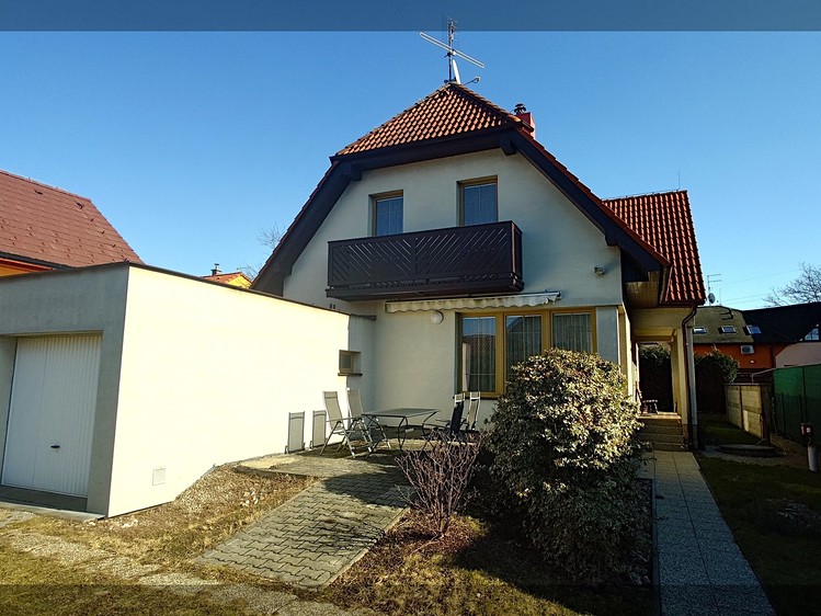 Prodej rodinného domu 221 m², pozemek 448 m² - foto 1