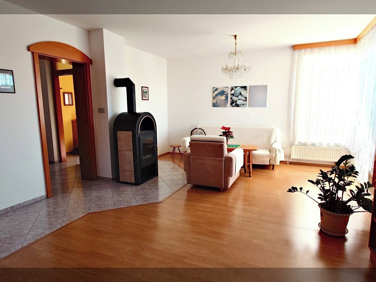 Prodej rodinného domu 221 m², pozemek 448 m² - foto 4