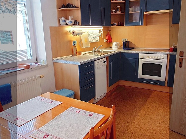 Prodej rodinného domu 221 m², pozemek 448 m² - foto 6