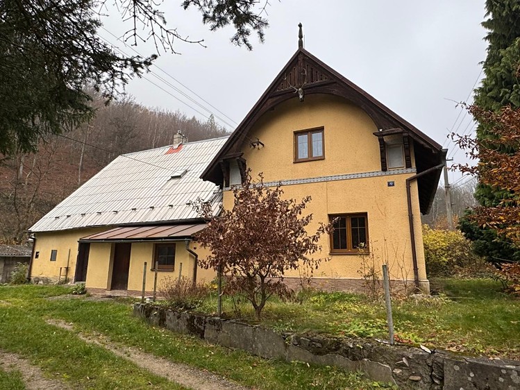 Prodej rodinného domu 171 m², pozemek 2 299 m² - foto 1