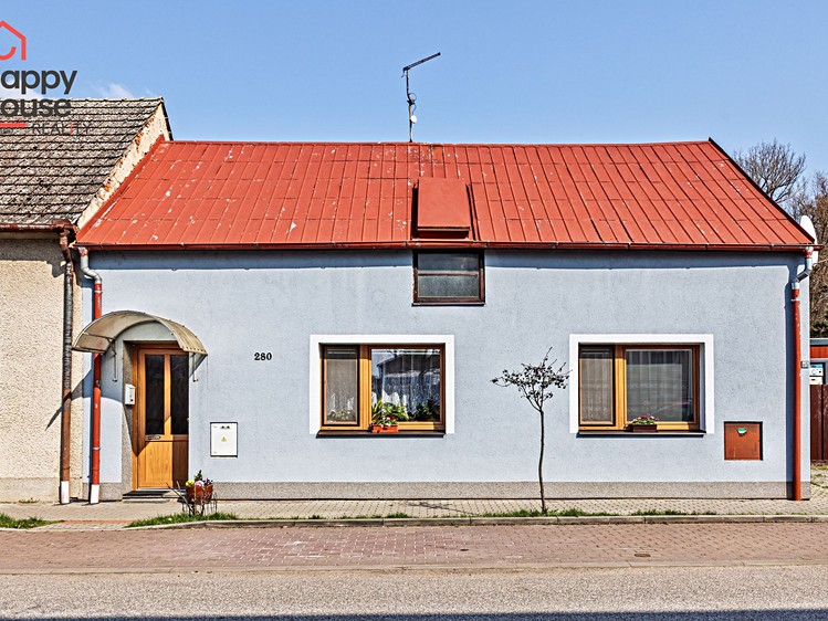 Prodej rodinného domu 208 m², pozemek 276 m² - foto 1