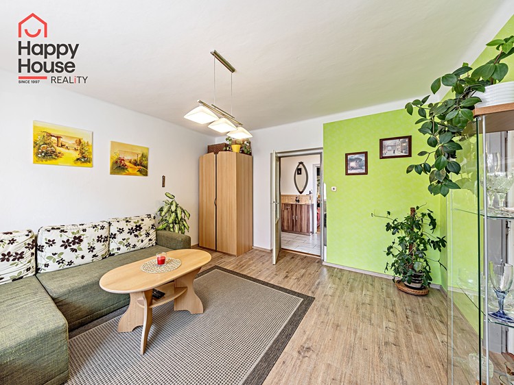 Prodej rodinného domu 208 m², pozemek 276 m² - foto 2