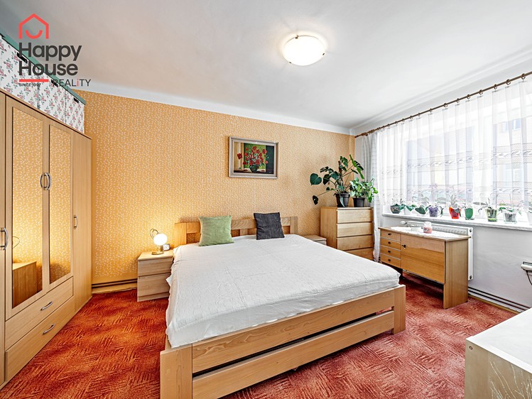Prodej rodinného domu 208 m², pozemek 276 m² - foto 4