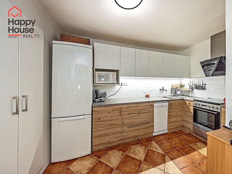 Prodej rodinného domu 208 m², pozemek 276 m² - foto 8