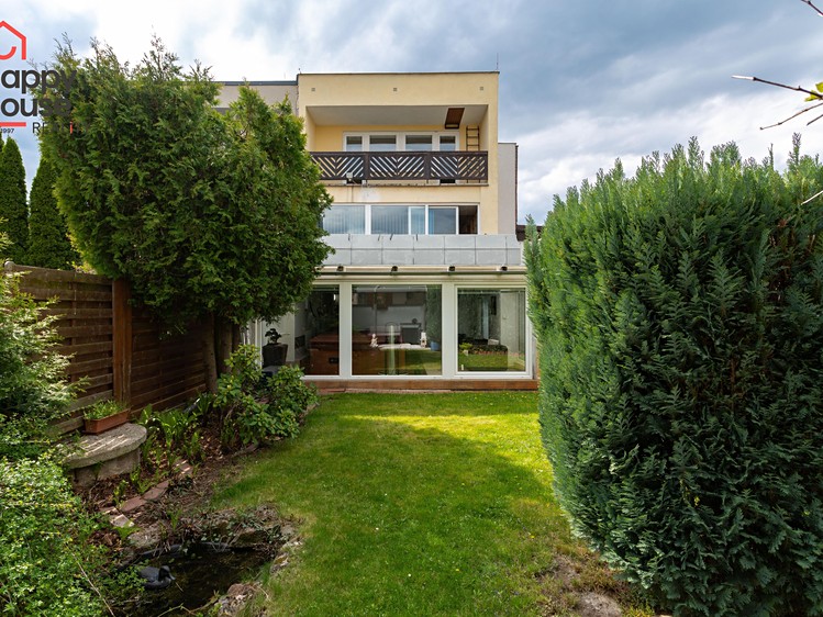 Prodej rodinného domu 250 m², pozemek 625 m² - foto 1