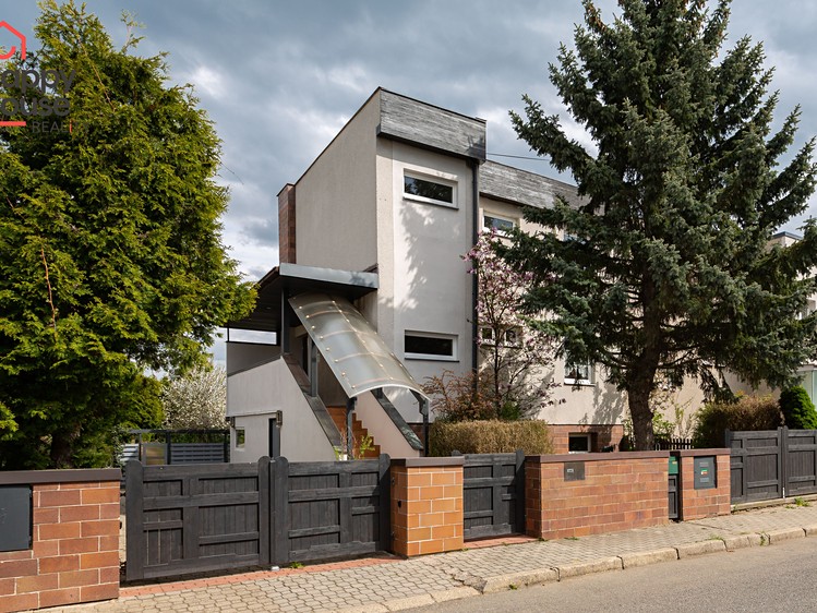 Prodej rodinného domu 250 m², pozemek 625 m² - foto 2