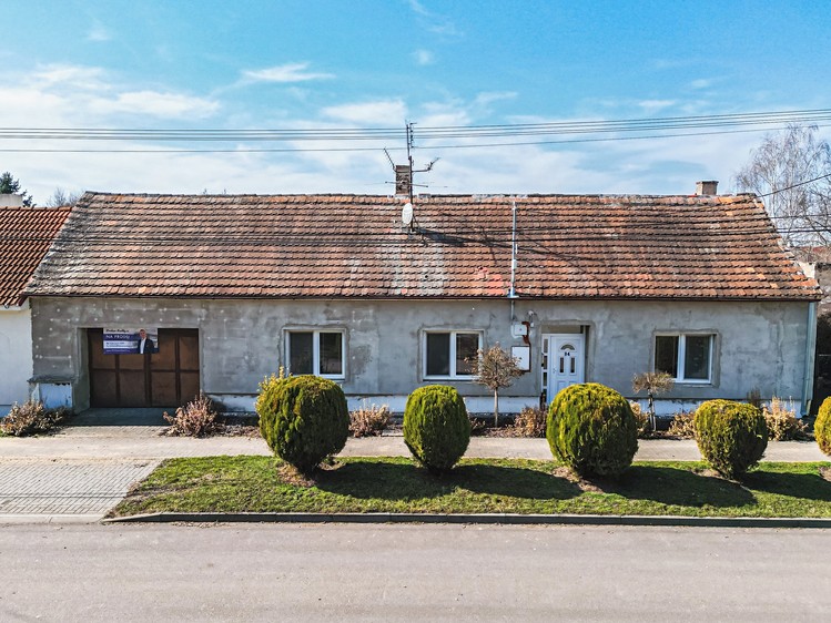 Prodej rodinného domu 99 m², pozemek 1 297 m² - foto 1