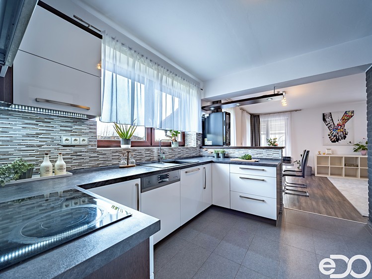Prodej rodinného domu 155 m², pozemek 737 m² - foto 2