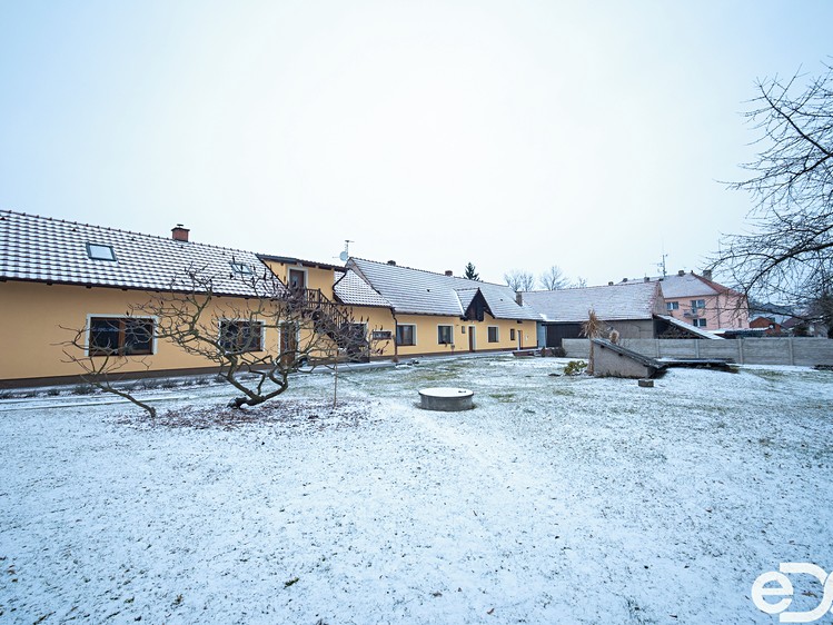 Prodej rodinného domu 171 m², pozemek 1 515 m² - foto 2
