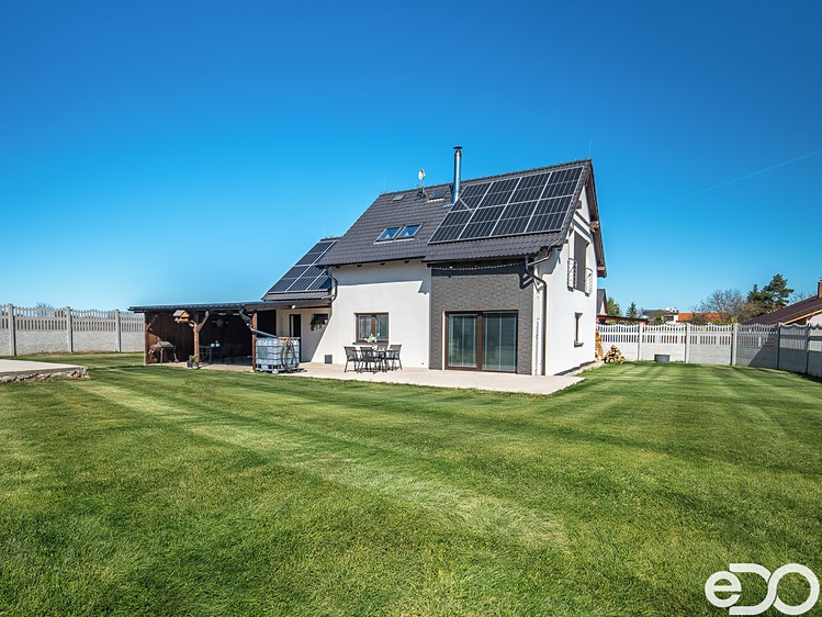 Prodej rodinného domu 135 m², pozemek 833 m² - foto 1