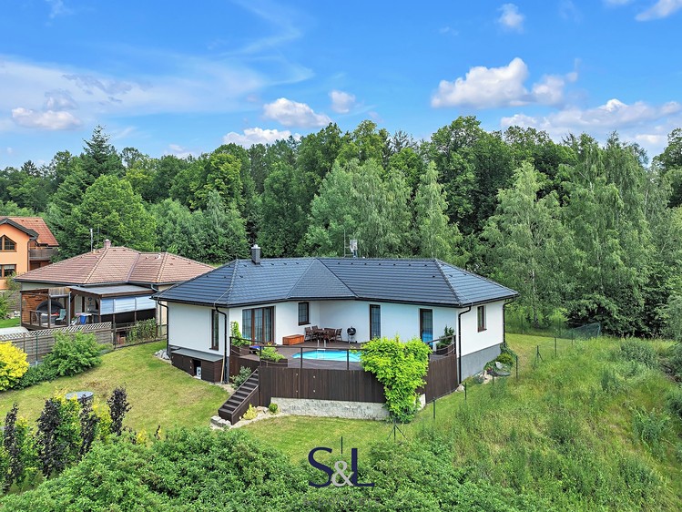 Prodej rodinného domu 120 m², pozemek 800 m² - foto 1