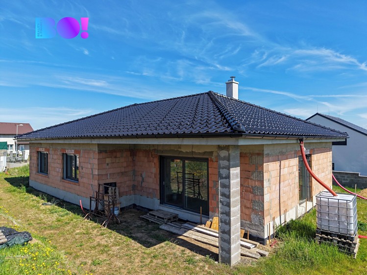 Prodej rodinného domu 158 m², pozemek 864 m² - foto 2