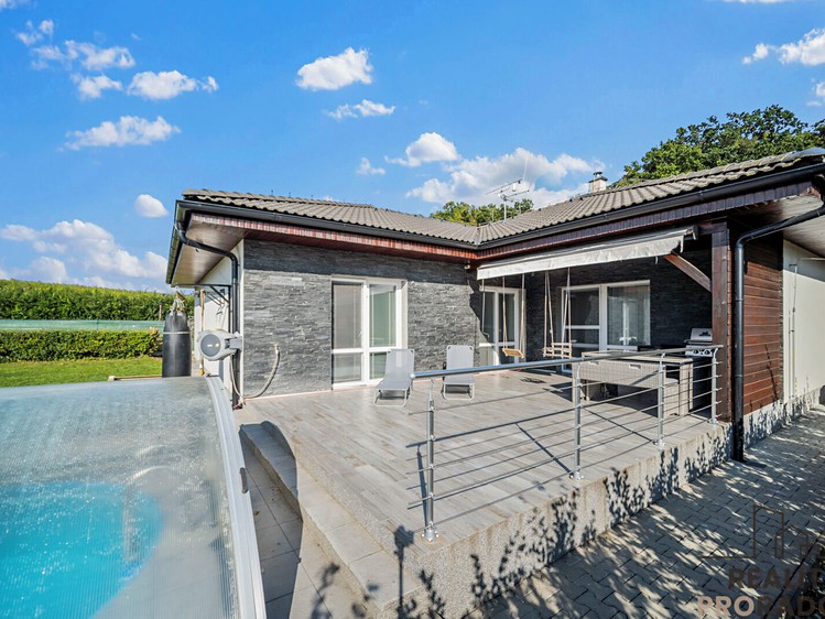 Prodej rodinného domu 200 m², pozemek 1 061 m² - foto 6