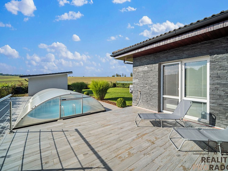 Prodej rodinného domu 200 m², pozemek 1 061 m² - foto 8