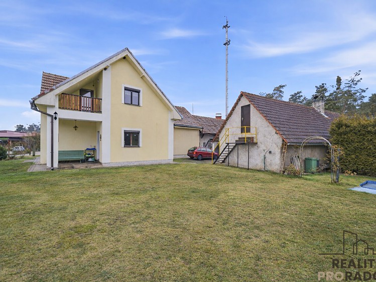 Prodej vícegeneračního domu 300 m², pozemek 1 063 m² - foto 4