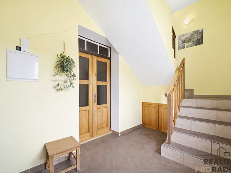 Prodej vícegeneračního domu 300 m², pozemek 1 063 m² - foto 5