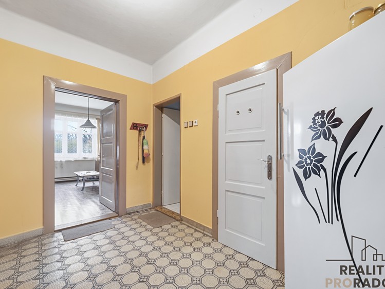 Prodej vícegeneračního domu 300 m², pozemek 1 063 m² - foto 6