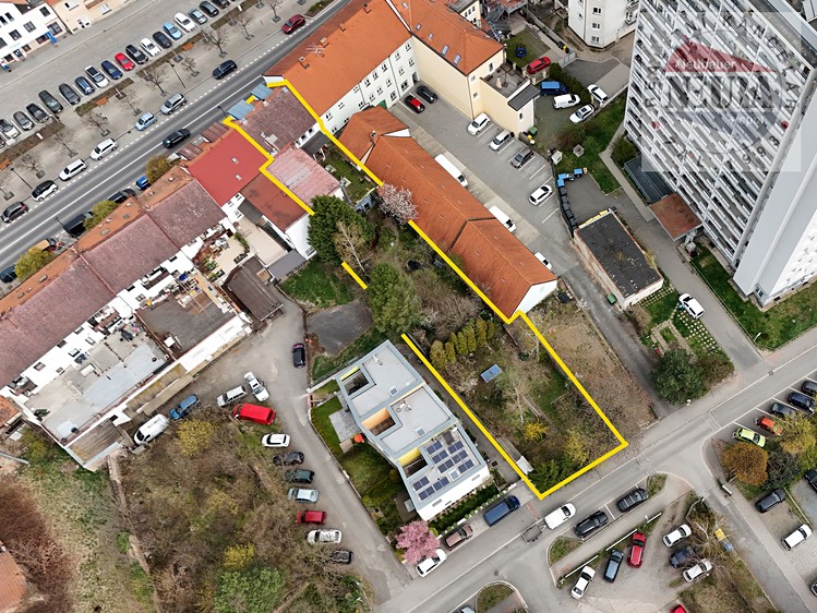 Prodej rodinného domu 451 m², pozemek 877 m² - foto 2