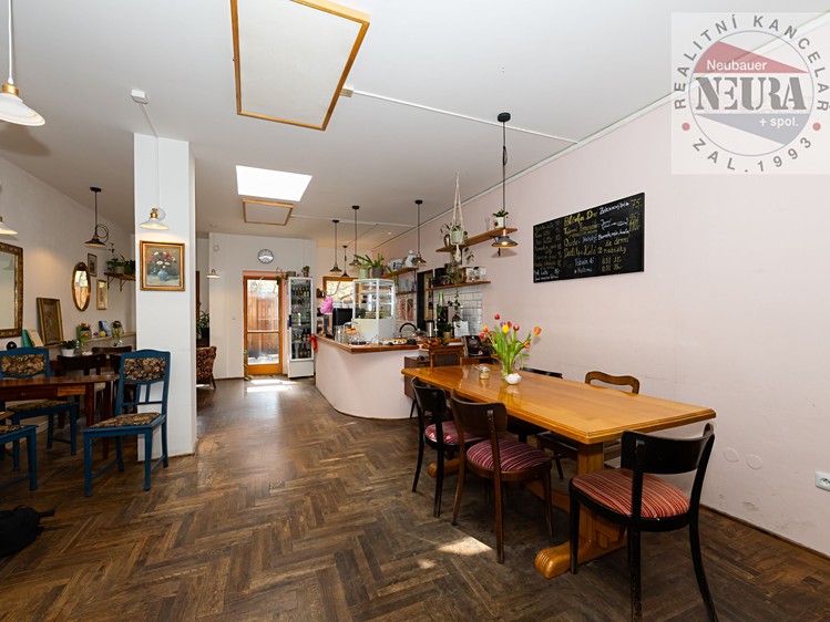Prodej rodinného domu 451 m², pozemek 877 m² - foto 3