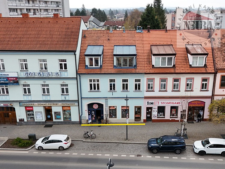Prodej rodinného domu 451 m², pozemek 877 m² - foto 1