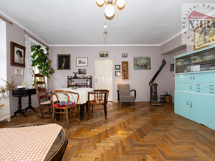 Prodej rodinného domu 451 m², pozemek 877 m² - foto 8