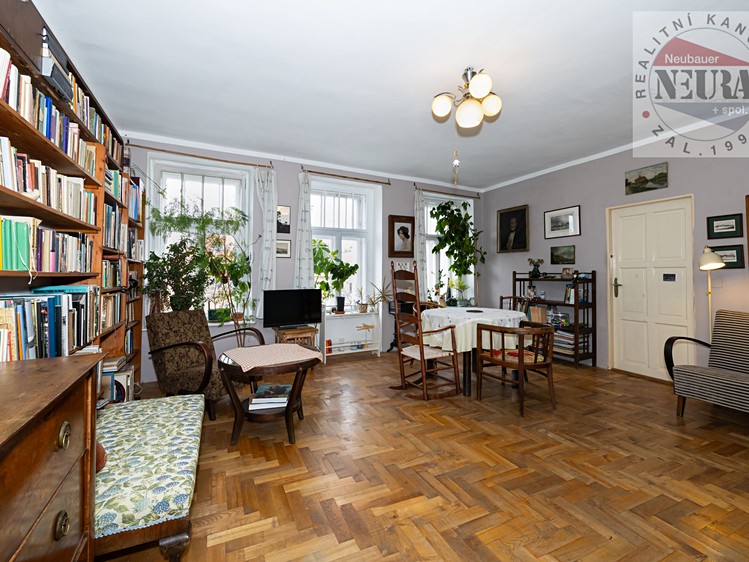 Prodej rodinného domu 451 m², pozemek 877 m² - foto 7