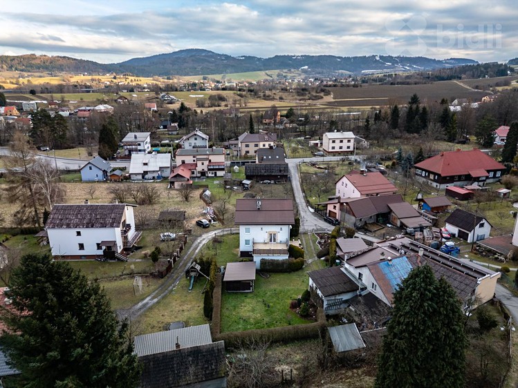 Prodej rodinného domu 230 m², pozemek 906 m² - foto 2