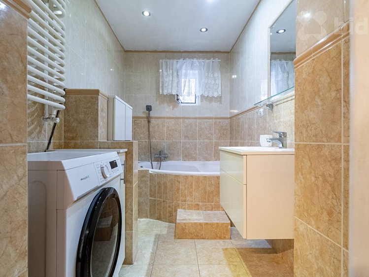 Prodej rodinného domu 230 m², pozemek 906 m² - foto 7