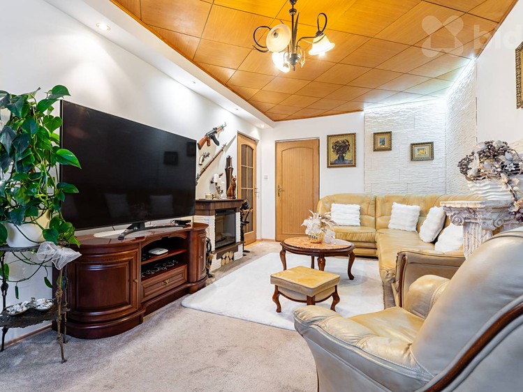 Prodej rodinného domu 230 m², pozemek 906 m² - foto 6
