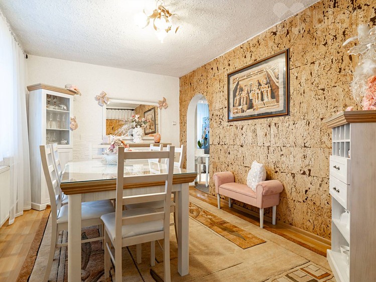 Prodej rodinného domu 230 m², pozemek 906 m² - foto 5